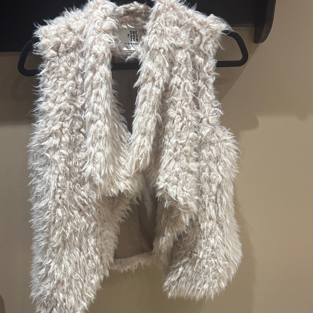 Vero Moda Textured Faux Fur Vest in Cream